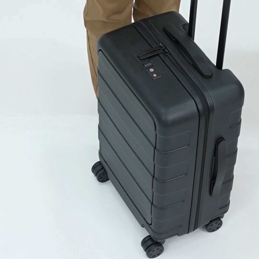 バーを自由に調節できる フロントオープンキャリーケース（32L