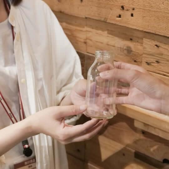 將指定空瓶去除瓶蓋
