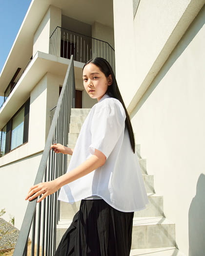 女強撚抓皺裙