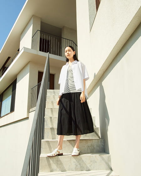 女強撚抓皺裙